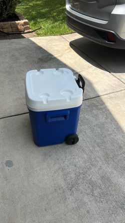 Igloo wheeled cooler
