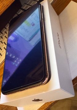 512gb iPhone XS Max with Case
