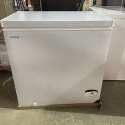 Vissani 7cu Chest Freezer H 33.5in x W 31.2in x D 22in