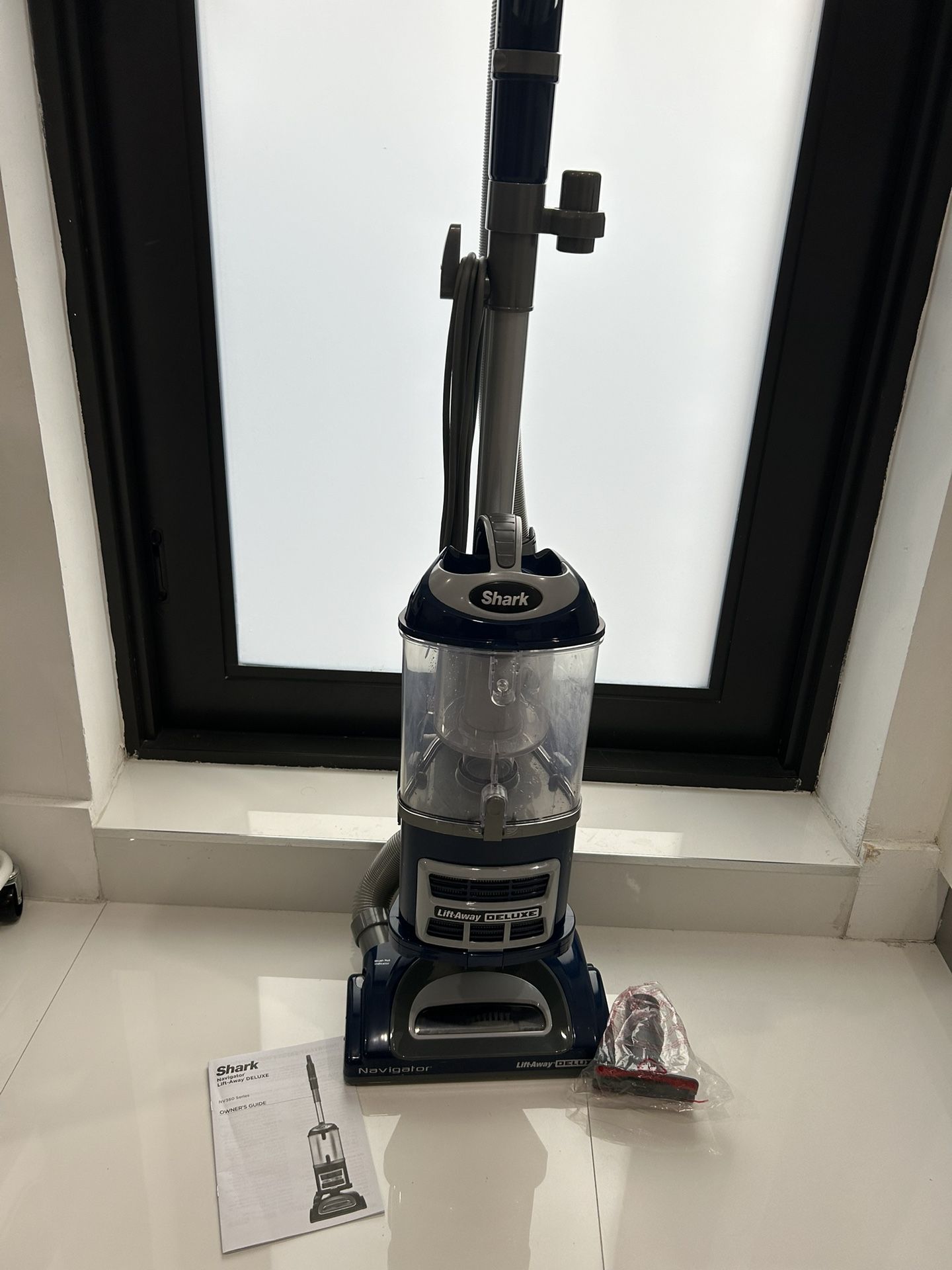 Shark Lift-Away Deluxe Vacuum
