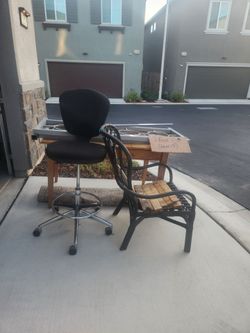 Pittsburg: Free in Driveway (at back of house - address in description)