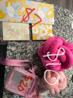 Purse, canvas, knot pillows