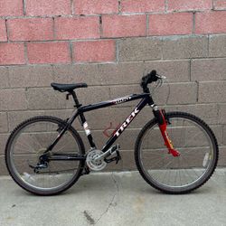Trek 6000 Hardtail Mountain Bike 18” Frame/ 26” Tires