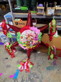 Strawberry shortcake tambor piñata