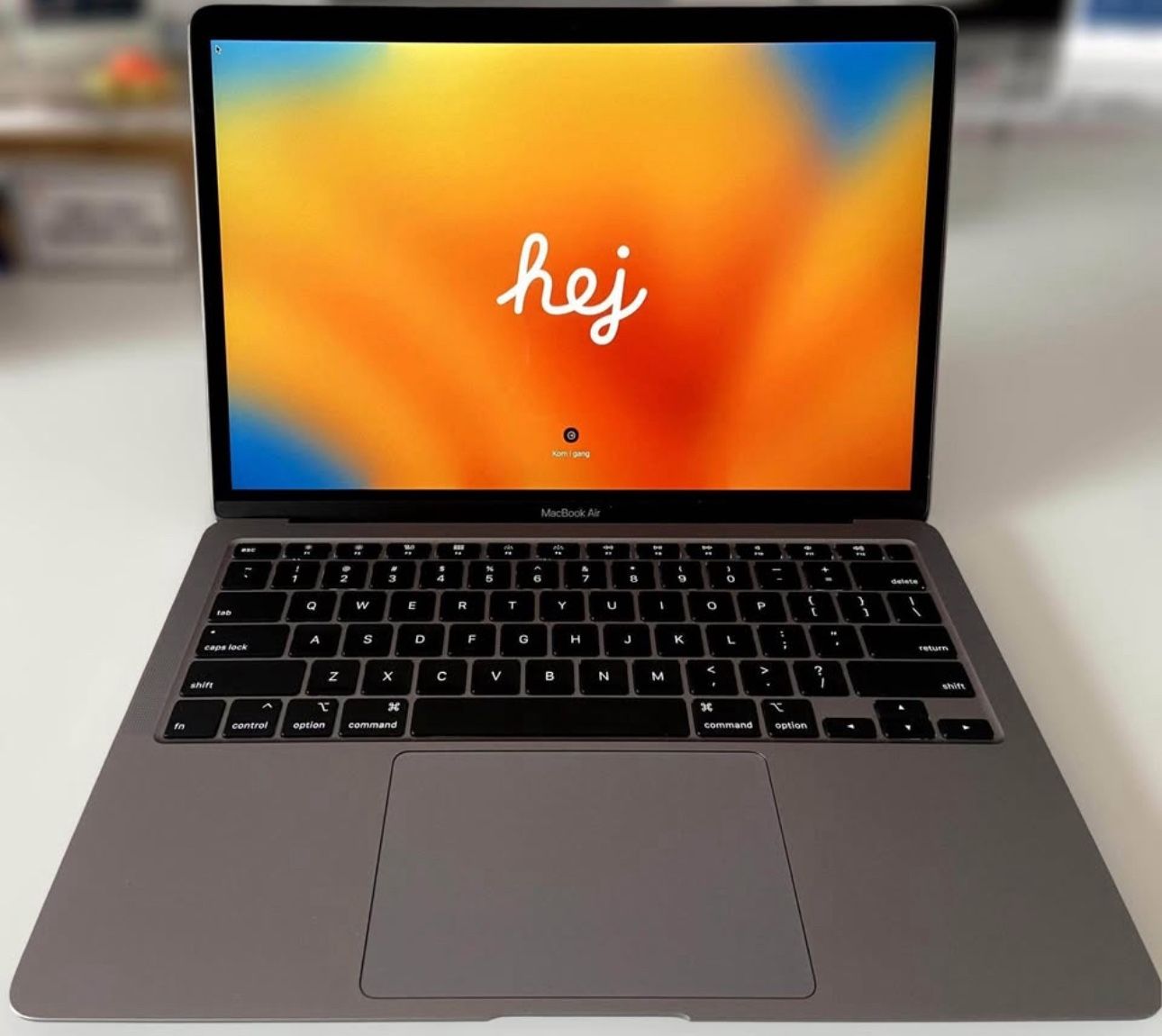 13-inch MacBook Air (Like NEW)