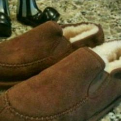 New UGGs Slip On Brown Kids Slippers - Size 2Y