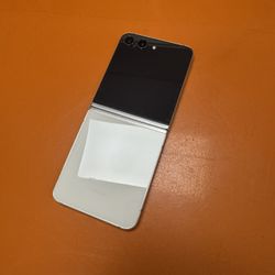 Samsung Galaxy Z flip 5 5G 256Gb Unlocked