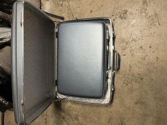 VINTAGE SUITCASES LARGE AND MEDIUM