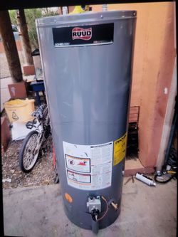 Gas Water Heater 50 galones in good condition and warranty works great 19th Ave and baseline pickup only