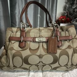 Coach Chelsea Signature Jayden Carryall, shoulders purse