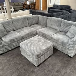 Comfy Light Gray Sectional w/ Ottoman 