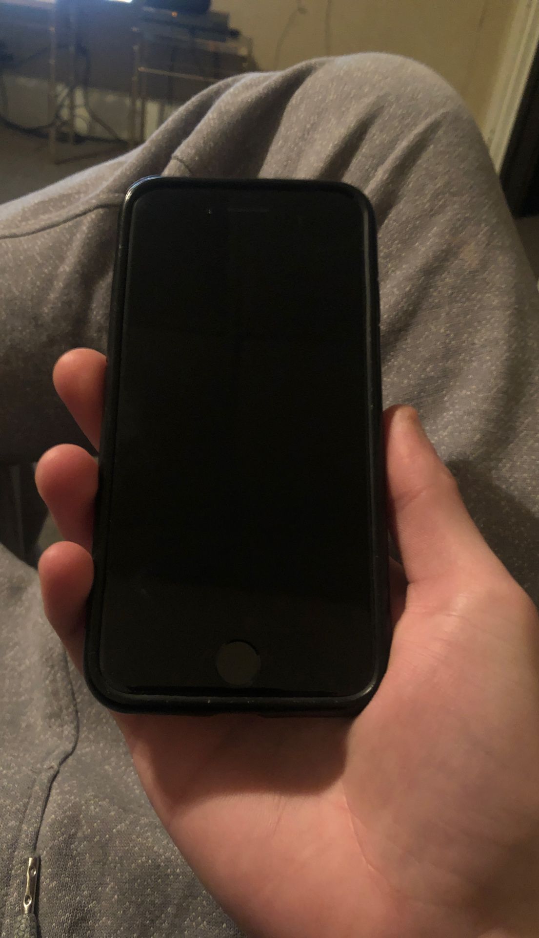 Photo iphone 7 very good condition is one of iphones recalls all you need to do is ship it and you can get a free new iphone 7 sold as is