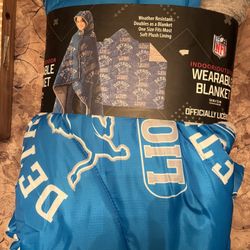 Detroit Lions Indoor/Outdoor Wearable Blanket With Hood 