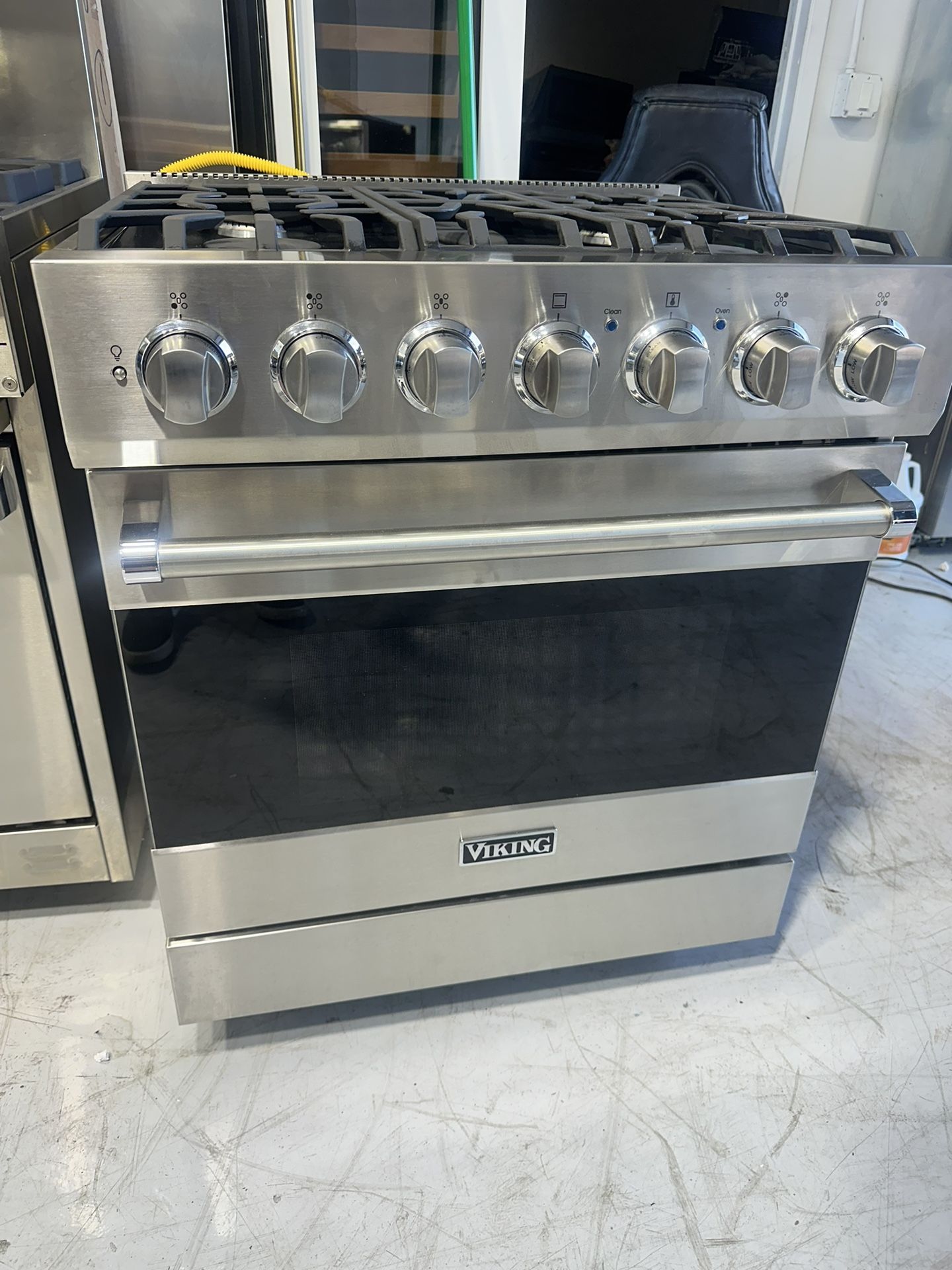 Viking 30” Profesional 30” Dual fuel range 