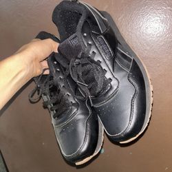 Men’s Reebok, black shoes
