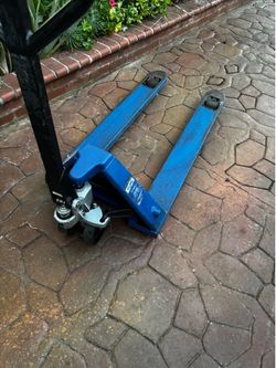 Uline Industrial Pallet Truck - 48 x 27", Blue