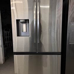 Samsung 28 cu. ft. French Door  Refrigerator with Ice Maker
