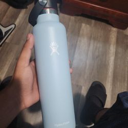 Hydro Flask 24oz Light Blue Water Bottle