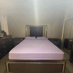Queen bedroom set