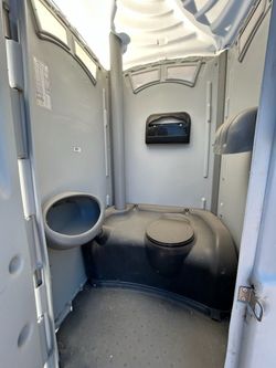 Trailer with Porter, potty.
