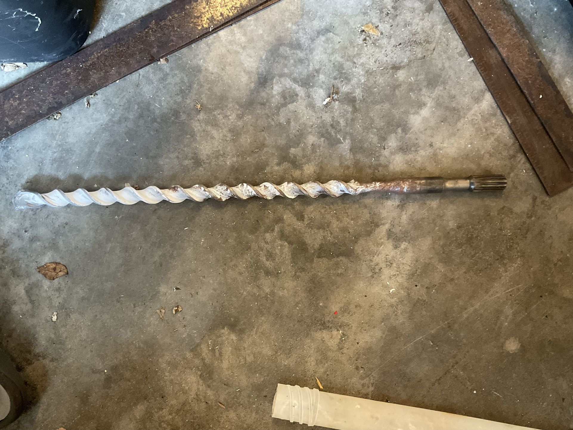 Milwaukee 7/8" 22" Length 16” Drilling Depth Carbide Tip Spline Shank Percussion Concrete Bit