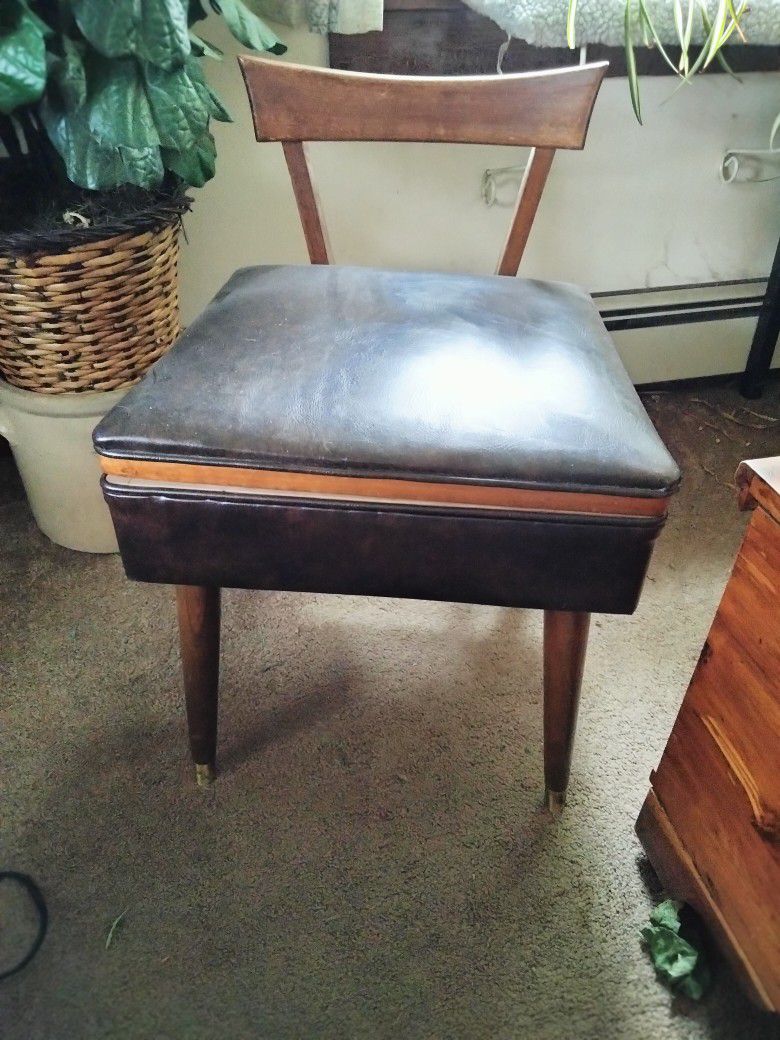 MCM SEWING/PIANO CHAIR