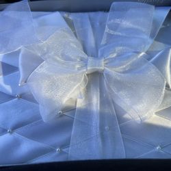 Wilton guest book  new White With Bow And Pearls 