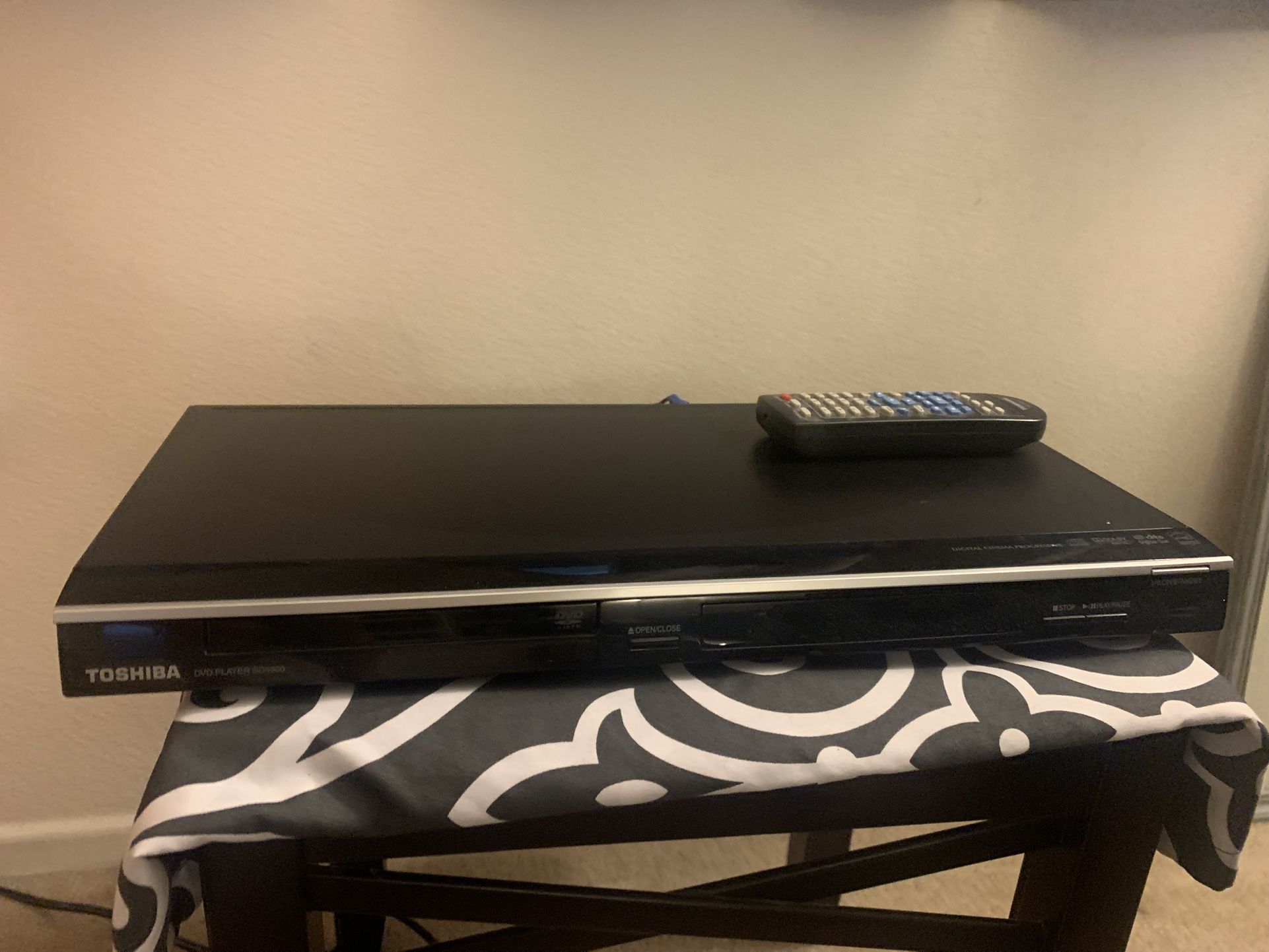 Toshiba DVD player SD4300 with remote works great