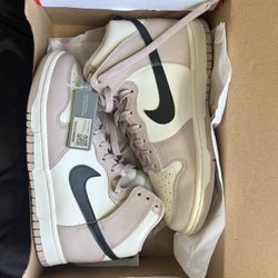Light Pink Nike Dunks(New) 