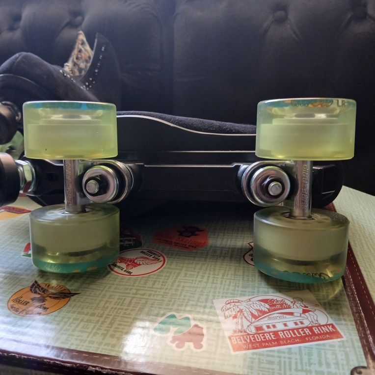 Moxi Skates Size 9