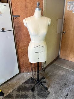 Royal Dress Form Size 8  (2007)