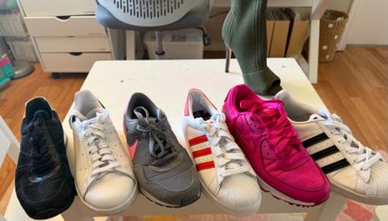 I sell a lot of women's shoes size 7 usa (7 pairs)