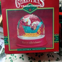 Hallmark Collectible Snow globe 