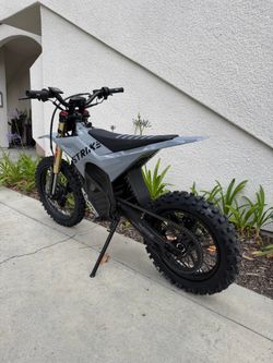 Strike Throne Shadow 72V