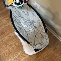 4 Moms Mamaroo