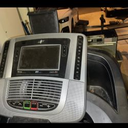 $400 NordicTrack C1650 Treadmill