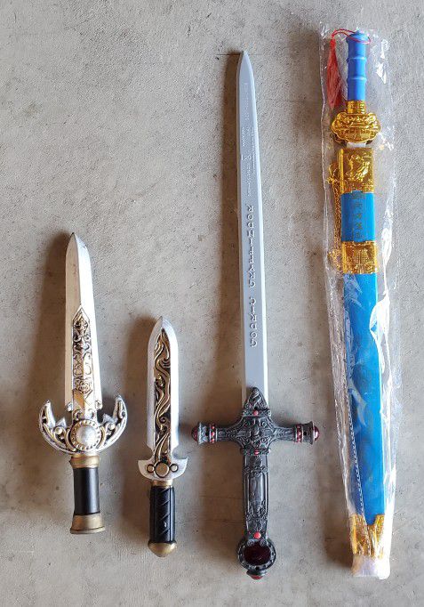 TOY Swords / Daggers