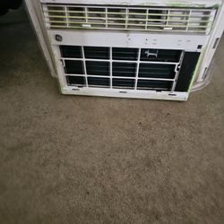 Window Unit Air Conditioner 