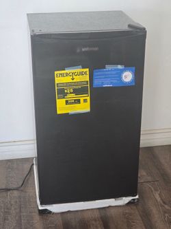 UPSTREMAN 3.2 cu. ft Mini Fridge