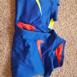 Nike Youth Medium Hoodies