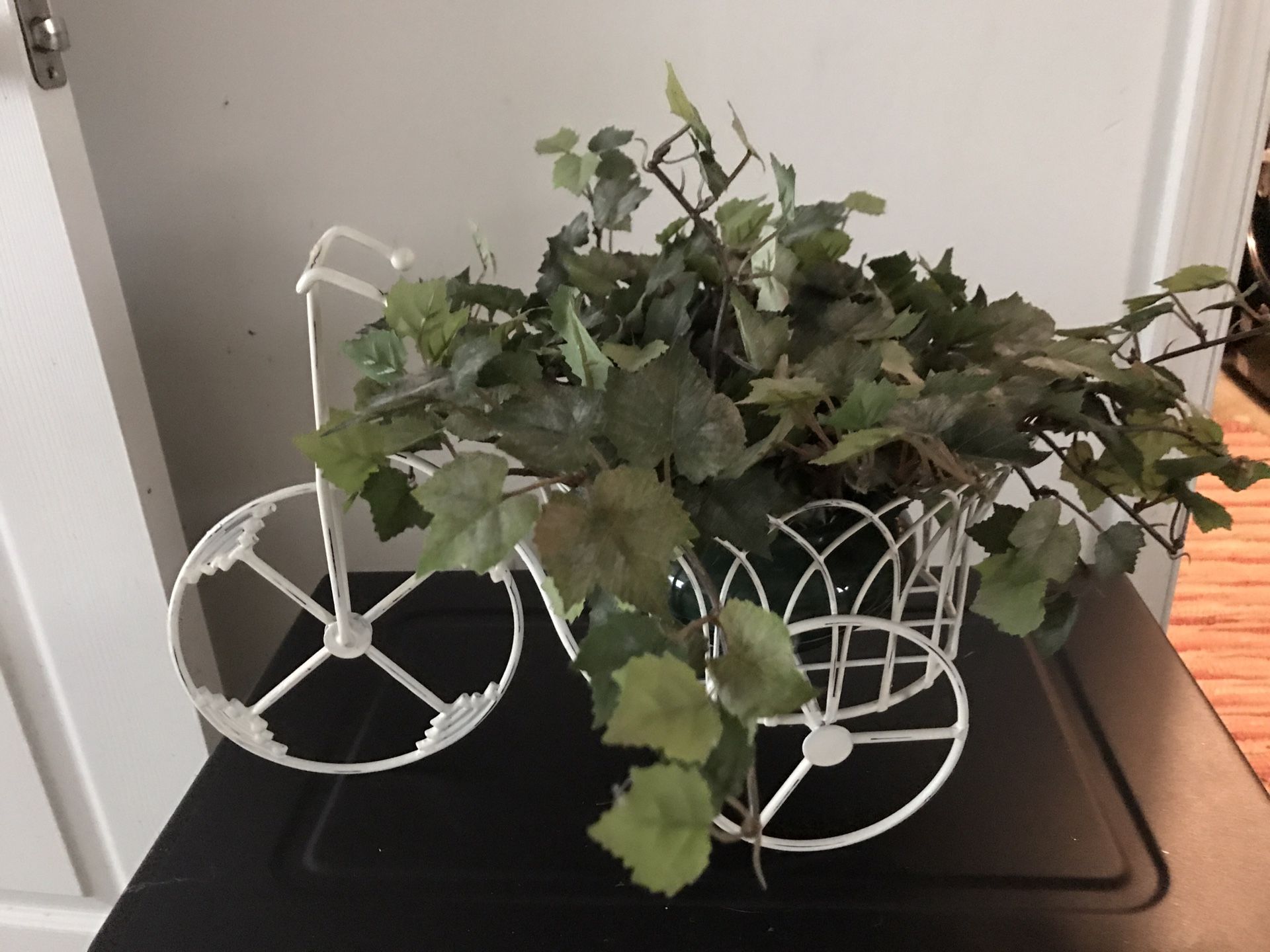 Bicycle / artificial flower