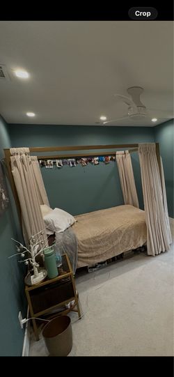 Full size canopy bed