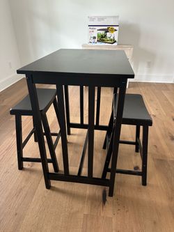 High top table with 2 bar stools