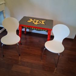 Table And Chairs 