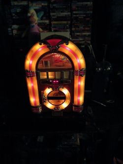 For sale Jukebox style am/fm and CD player used but still in good condition, please see pictures for more details.