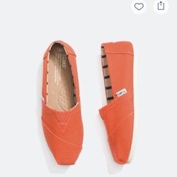 NWOT Women’s Tom’s Canvas Shoes size 9 