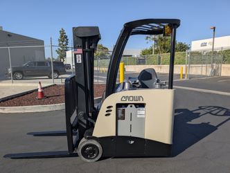 2015 Crown RC5535-30 Stand-Up Counterbalance Forklift