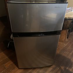 Mini Fridge W/ Freezer Large Capacity 