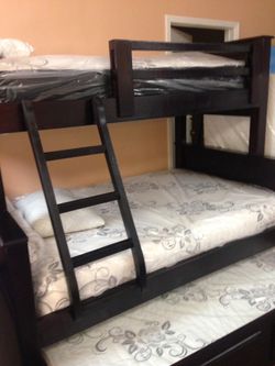 Pinewood bunk beds Twin-Full and trundle mattresses included