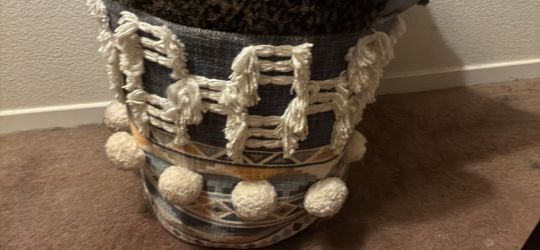 Woven southwestern basket
